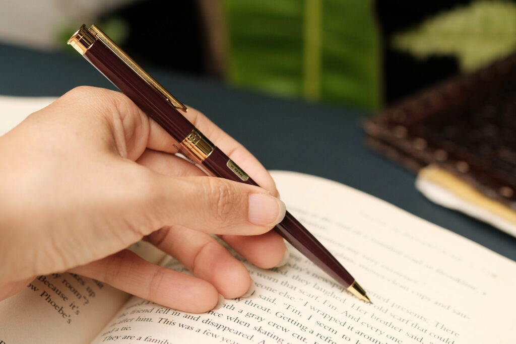 Bút chì Montblanc Noblesse Oblige Bordeaux Burgundy Red Pencil Pen (0,5 mm) - but chi montblanc noblesse oblige bordeaux burgundy red pencil pen 05 mm 1