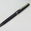 Là dòng bút cổ điển, Montblanc classic được thiết kế đơn giản nhưng rất đẹp và thanh lịch, phù hợp cả nam lẫn nữ. Cây bút hiện có ở cửa hàng là phiên bản bi xoay, mạ vàng. 15 Bút Montblanc Vintage Classic Gold Plated BallPoint Pen 13200( Bút Qua Sử Dụng) - but montblanc vintage classic gold plated ballpoint pen 13200 but qua su dung 5