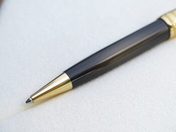Montblanc Meisterstück Around the World in 80 Days Doué Classique Ballpoint Pen 128483 là dòng sản phẩm được lấy cảm hứng từ cuốn tiểu thuyết phiêu lưu nổi tiếng của nhà văn người Pháp Jules Verne. 12 Bút Montblanc Meisterstuck Doue Around the World in 80 days Ballpoint Pen 128483 - IMG 3906
