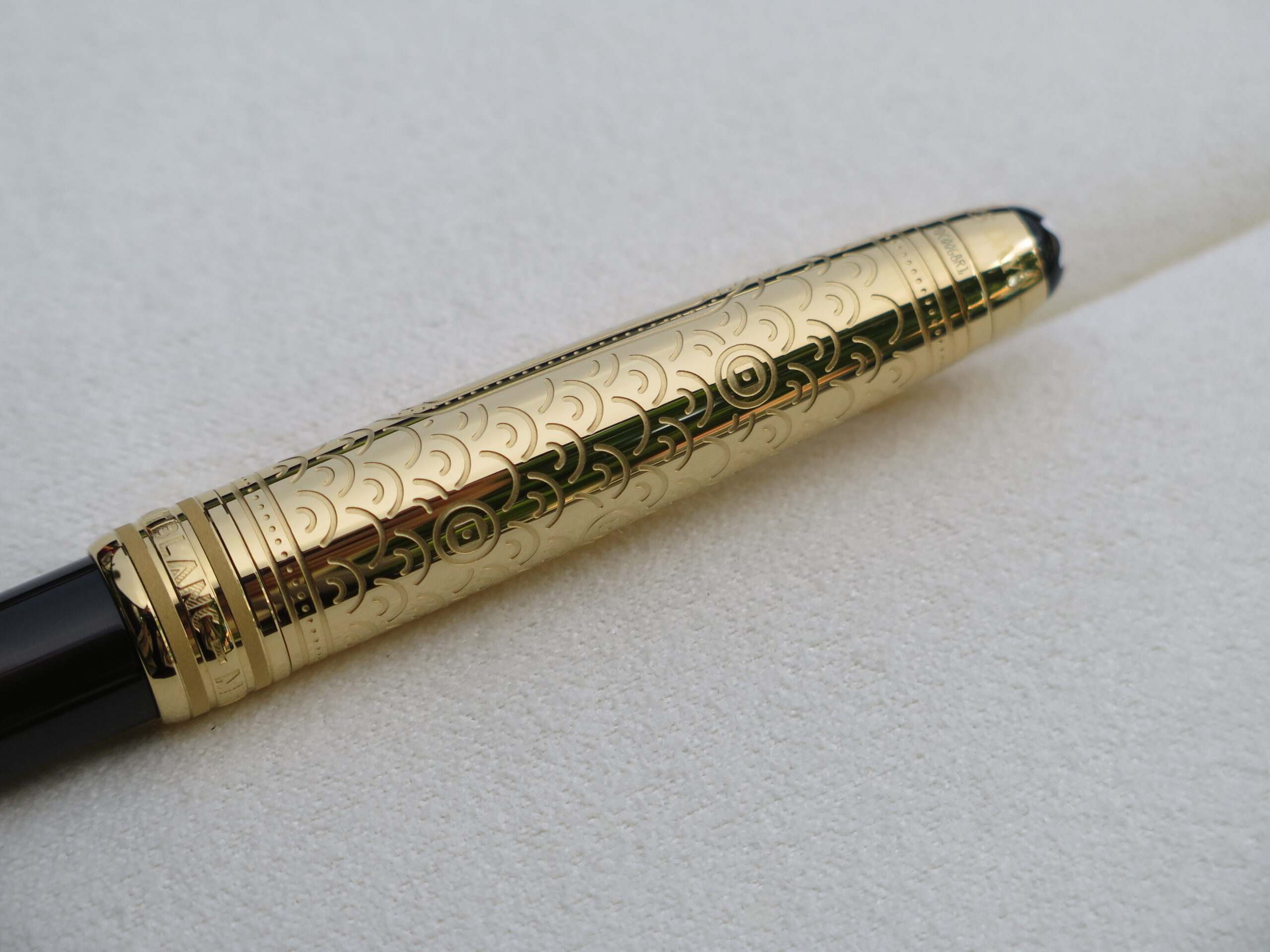 Montblanc Meisterstück Around the World in 80 Days Doué Classique Ballpoint Pen 128483 là dòng sản phẩm được lấy cảm hứng từ cuốn tiểu thuyết phiêu lưu nổi tiếng của nhà văn người Pháp Jules Verne. 8 Bút Montblanc Meisterstuck Doue Around the World in 80 days Ballpoint Pen 128483 - Ảnh 8