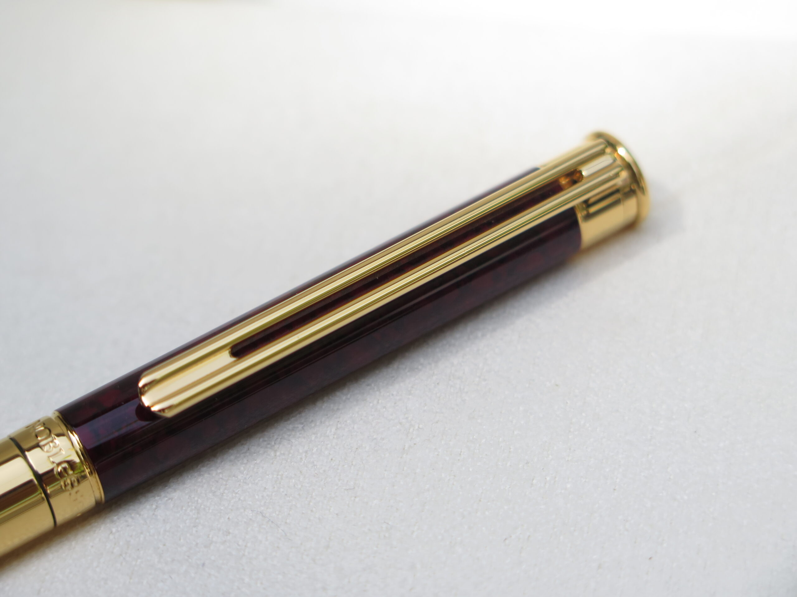 Bút Montblanc Noblesse Dark Red Marble Ballpoint Pen có thể xem là dòng bút cao cấp bậc nhất của bộ sưu tập Noblesse. 5 Bút Montblanc Noblesse Dark Red Marble Ballpoint Pen - Ảnh 5