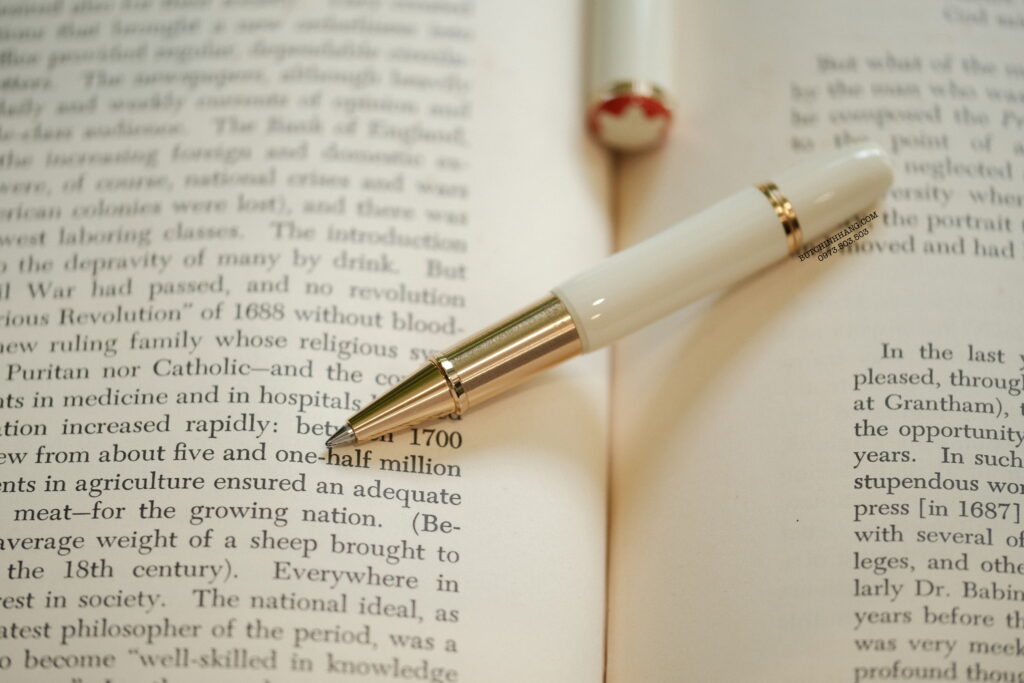 Bút Montblanc Heritage Rouge et Noir Baby Special Edition Ivory Rollerball 128122 - DSCF2229